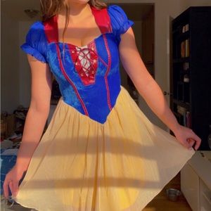 Snow White Halloween costume